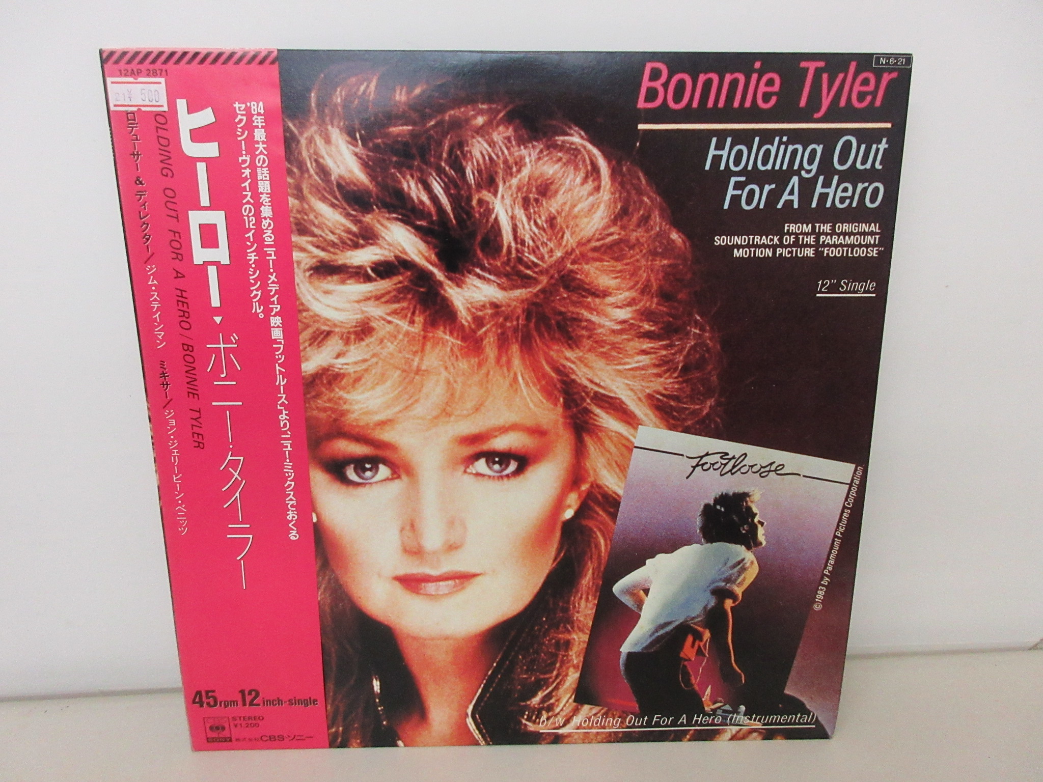 Bonnie Tyler - Holding Out For A Hero  ボニー・ラオラー　〔12AP 2871〕